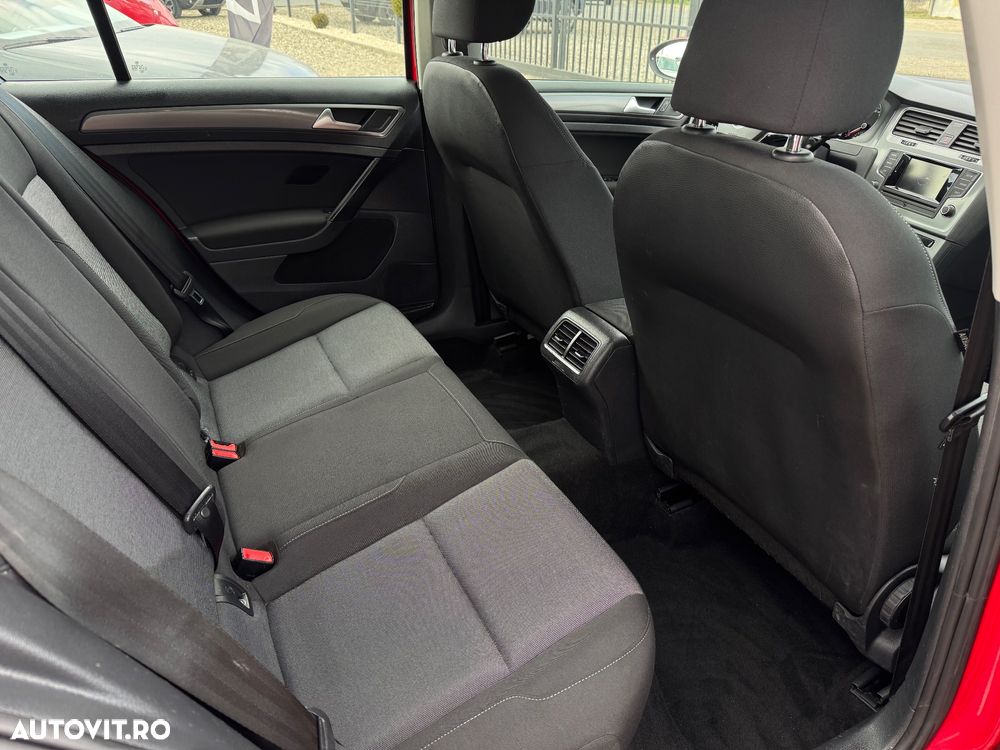 Volkswagen Golf - 12