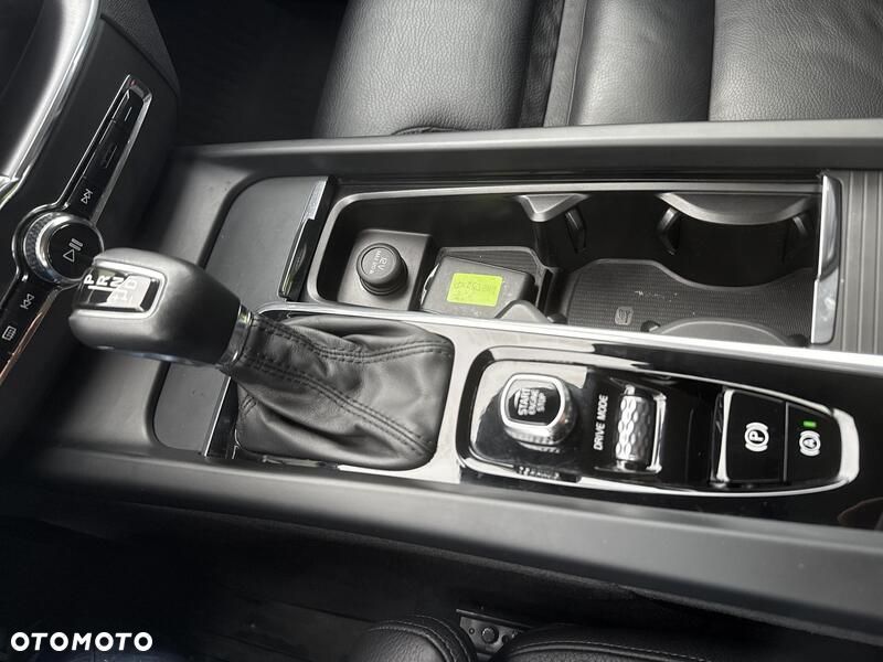 Volvo XC 60 T5 Momentum Pro - 18