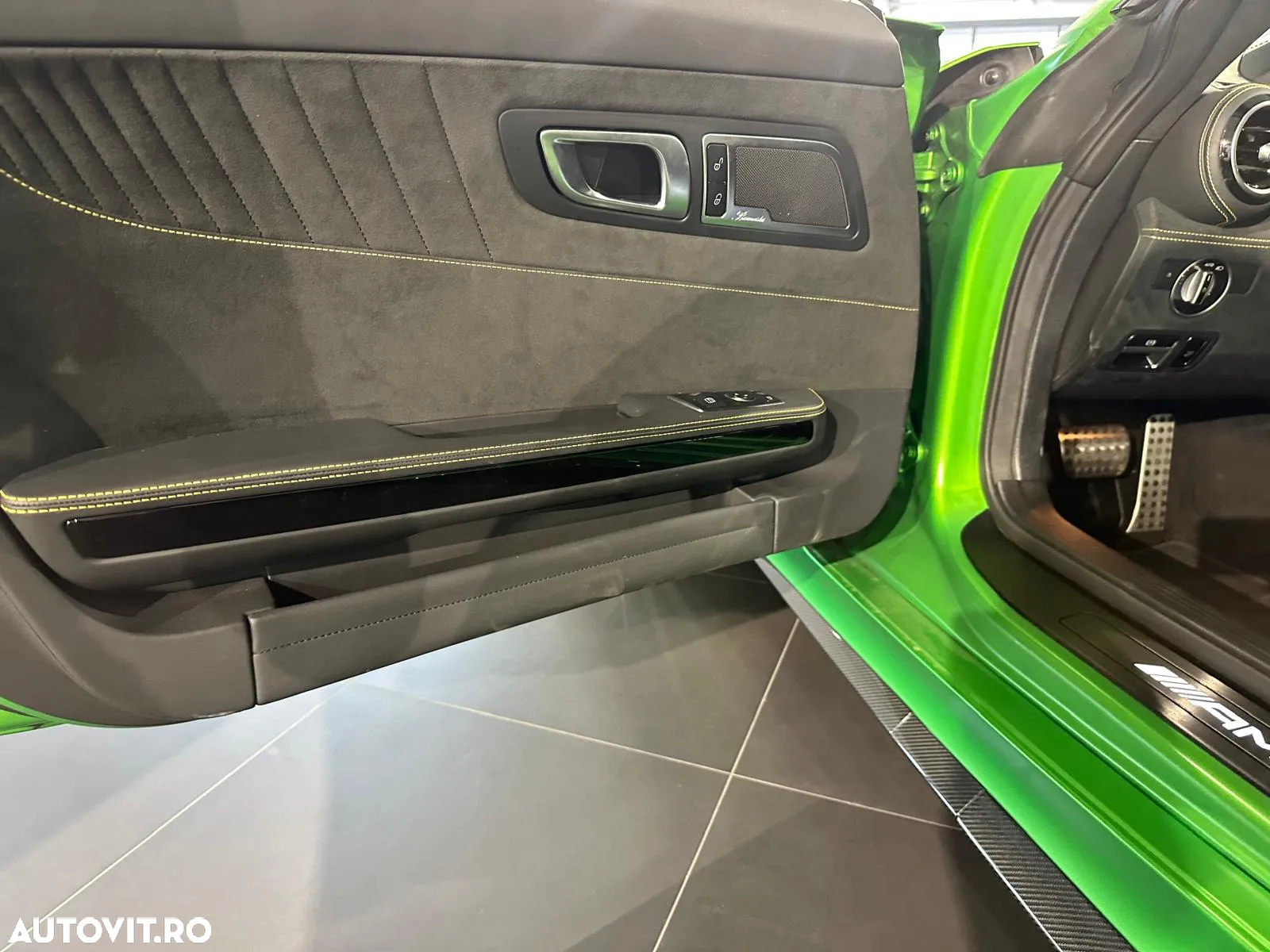 Mercedes-Benz AMG GT R Roadster - 9
