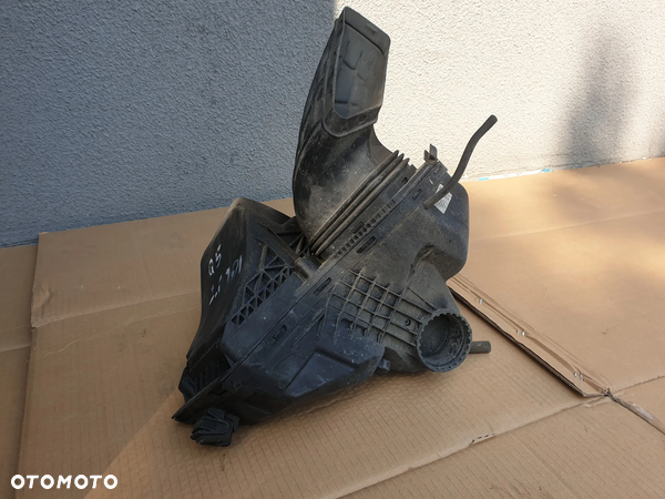 OBUDOWA FILTRA POWIETRZA AUDI Q5 8R 2.0 TDI 8K0133837T