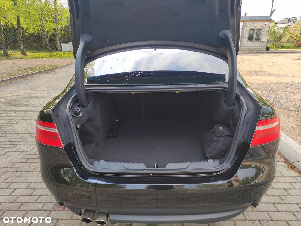 Jaguar XE 2.0 D Prestige - 8