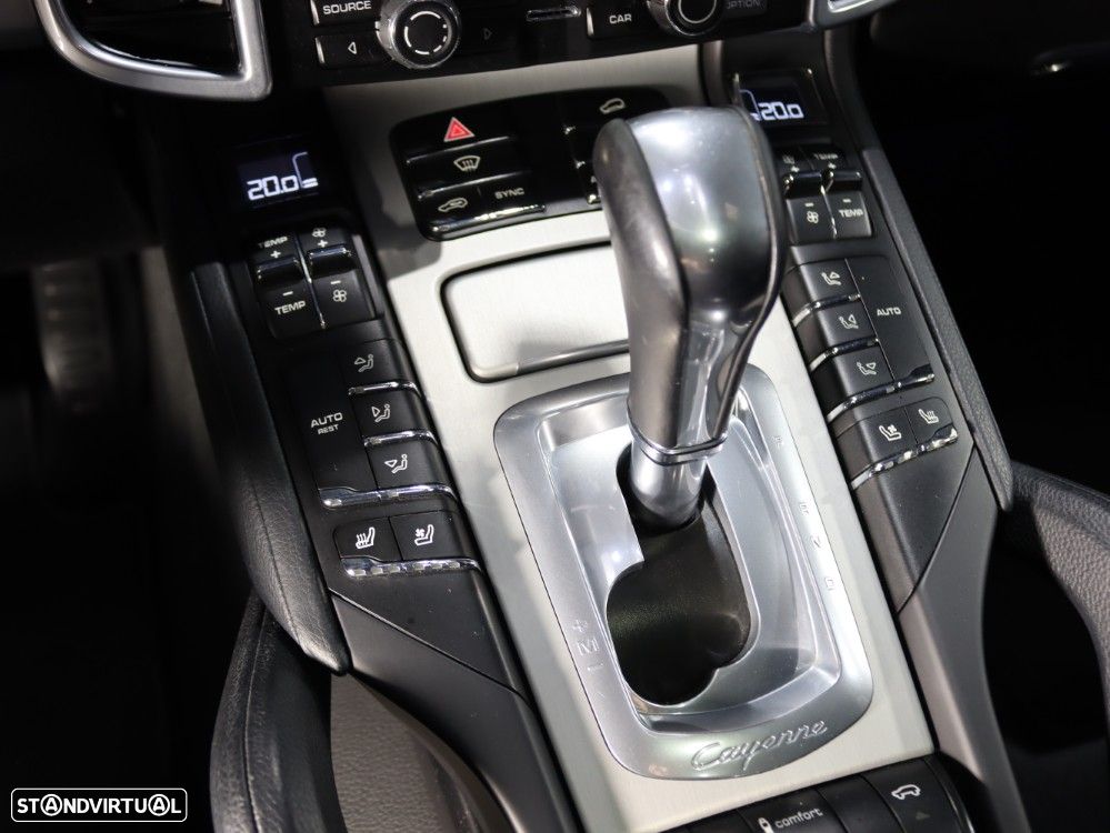 Porsche Cayenne Platinum Edition - 26