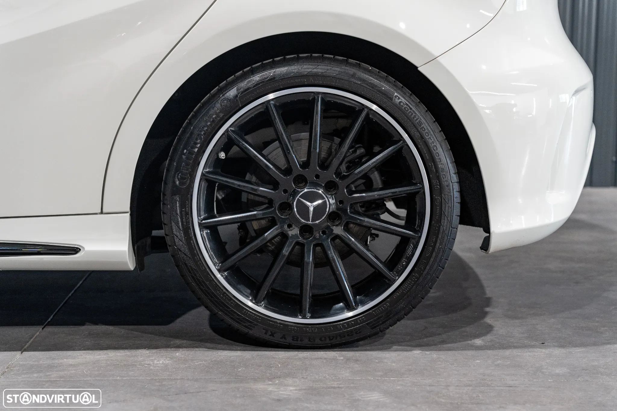 Mercedes-Benz A 180 7G-DCT AMG Line - 32