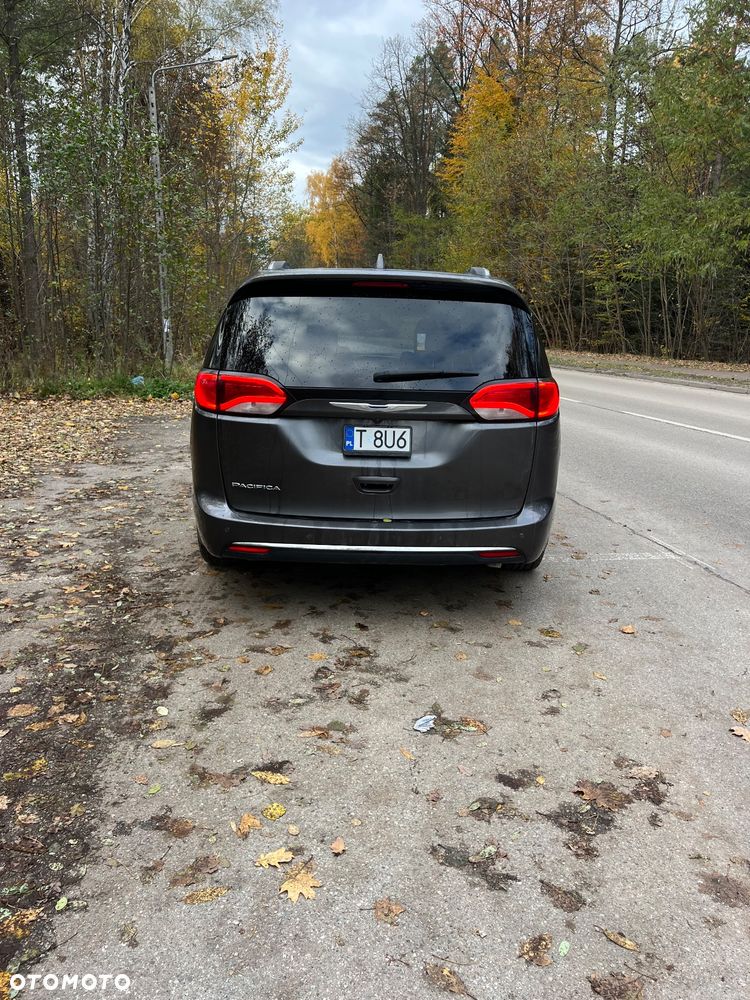 Chrysler Pacifica - 5