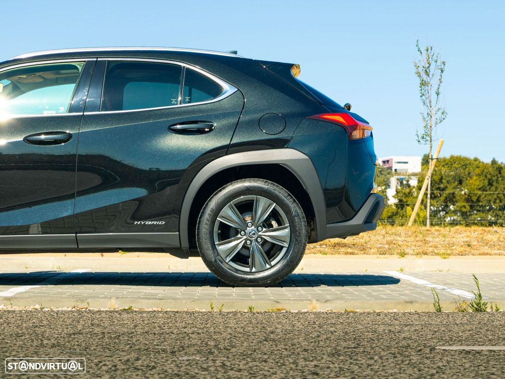 Lexus UX 250h Premium - 18