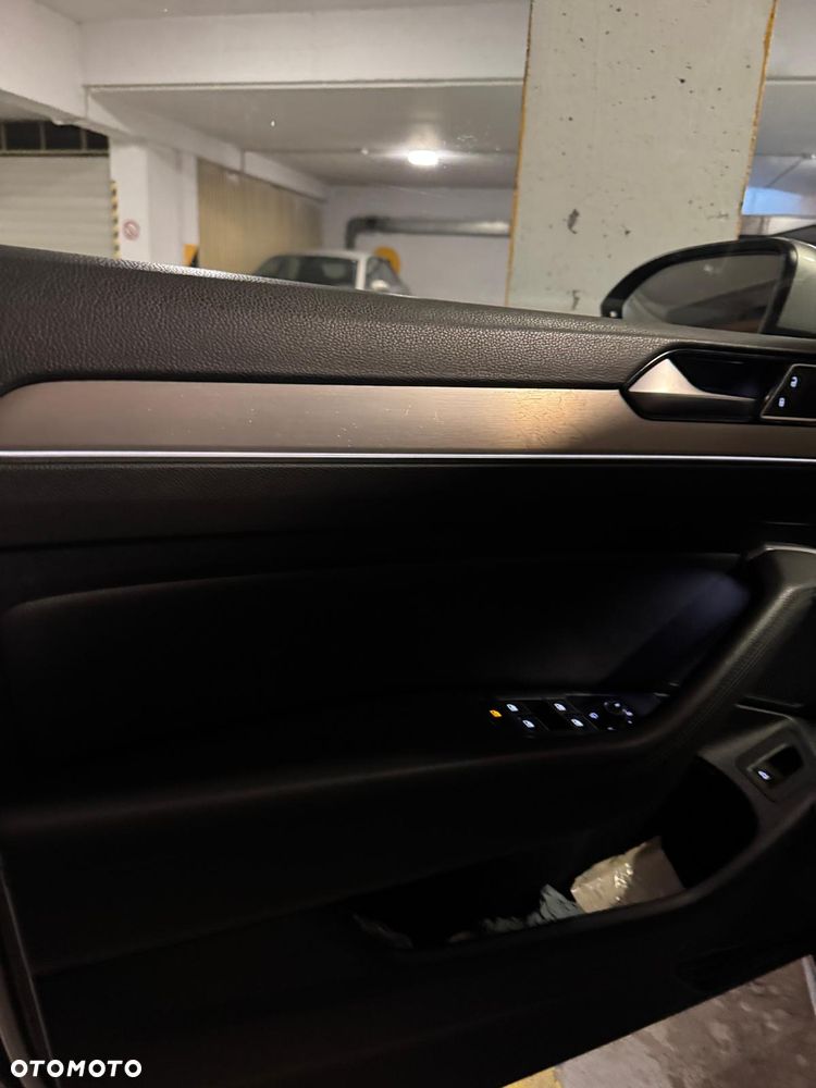 Volkswagen Passat - 16