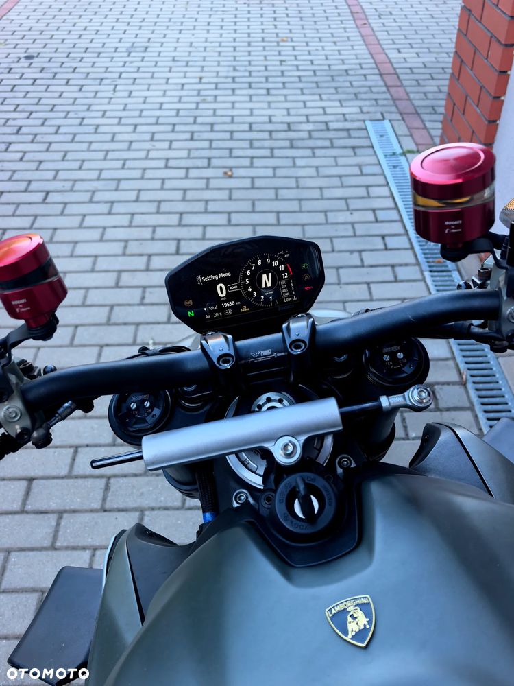 Ducati Streetfighter V2 - 8