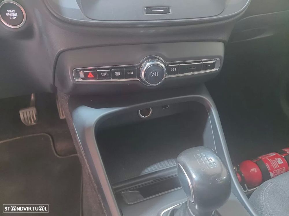 Volvo XC 40 1.5 T3 Momentum Tech Edition - 16