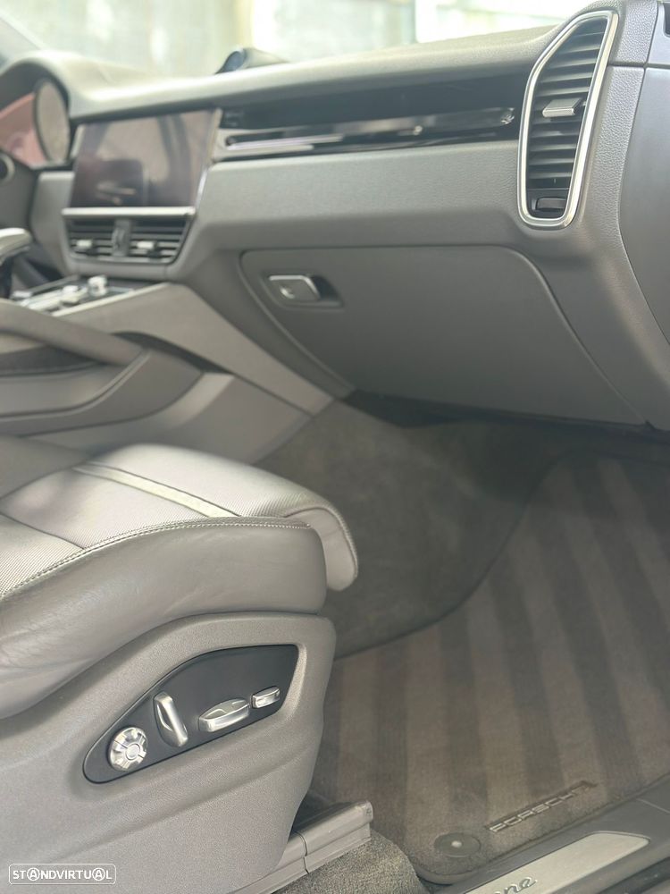 Porsche Cayenne Coupé E-Hybrid - 17