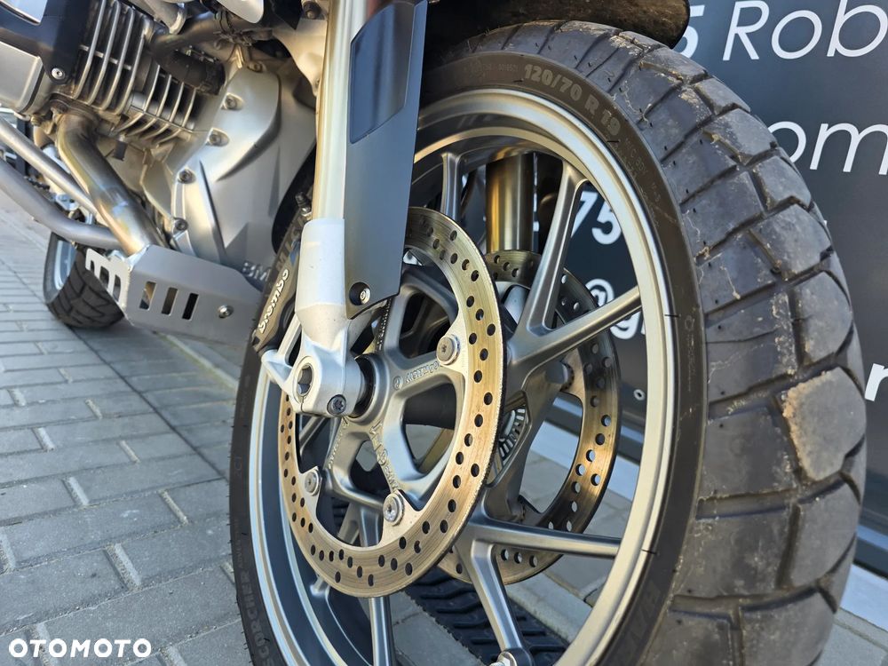BMW R - 8