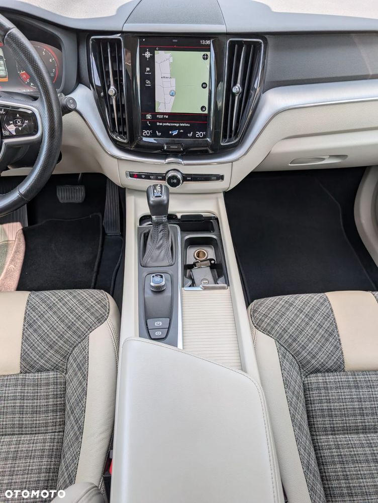 Volvo XC 60 T5 GPF AWD Momentum - 23