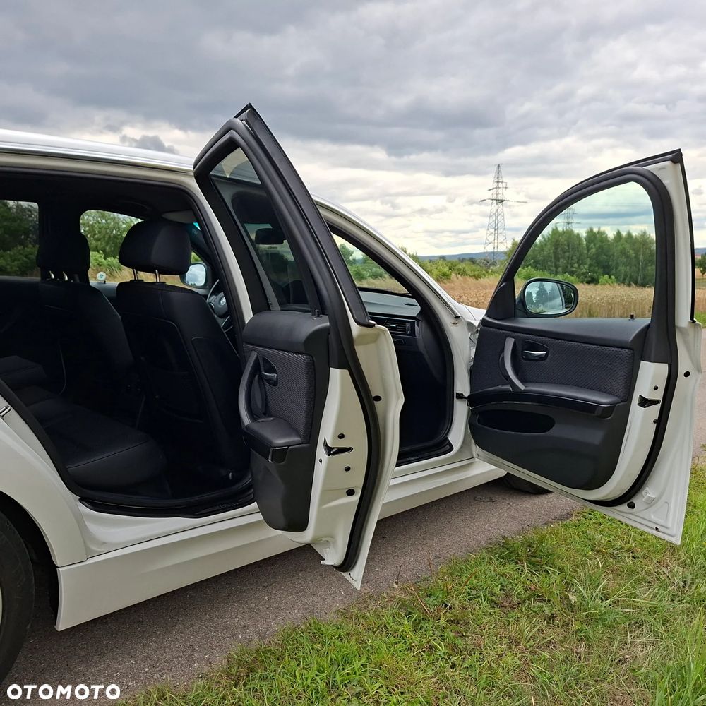 BMW Seria 3 325i xDrive - 14