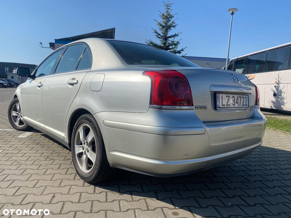 Toyota Avensis 2003 photo 4