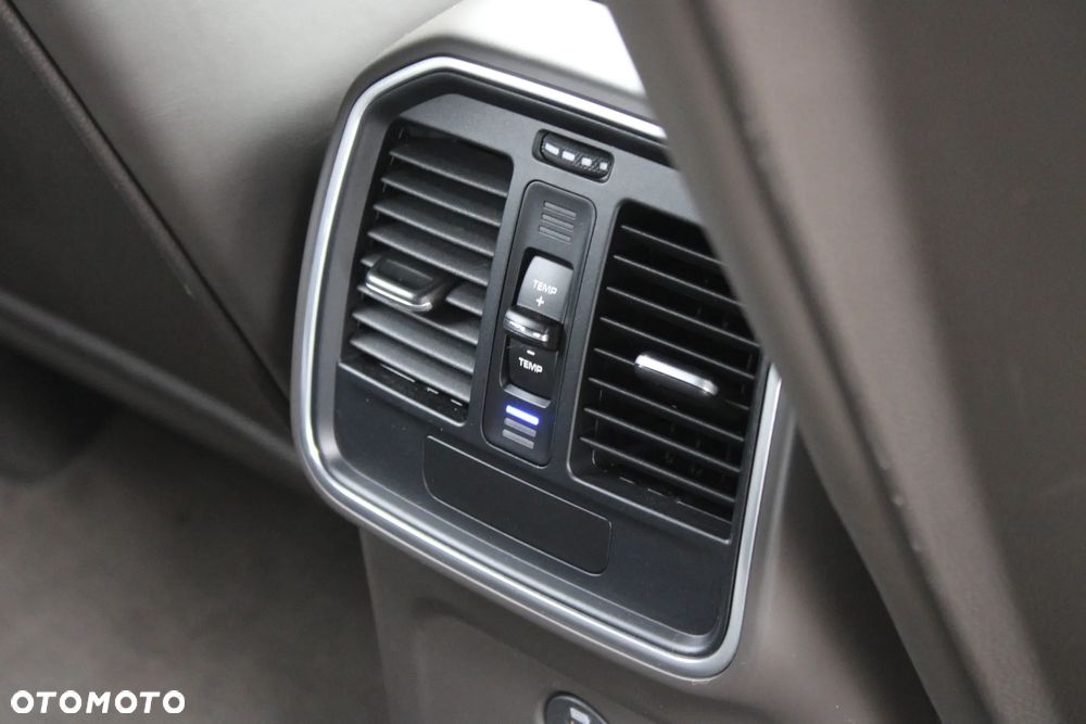 Porsche Macan - 25