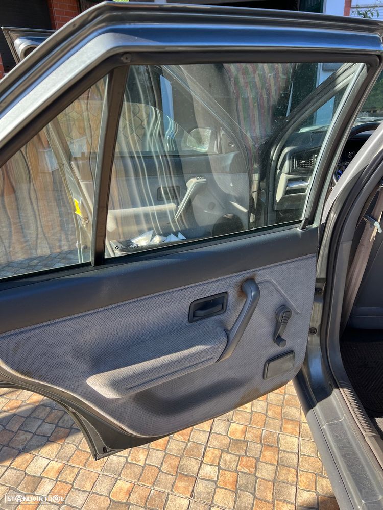 Renault 19 1.4 RT - 12