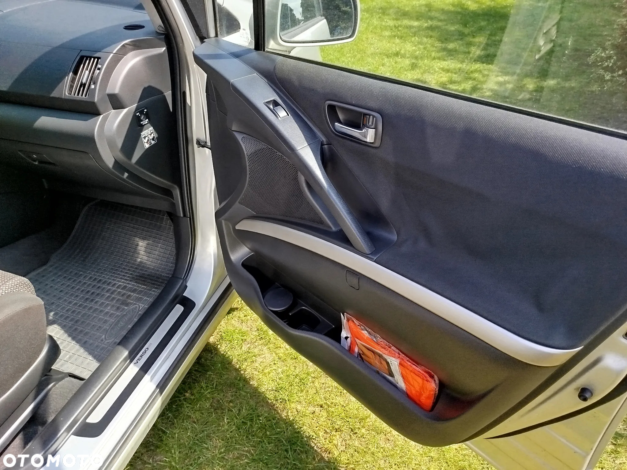 Toyota Corolla Verso 2.2 D-4D X 7os - 24