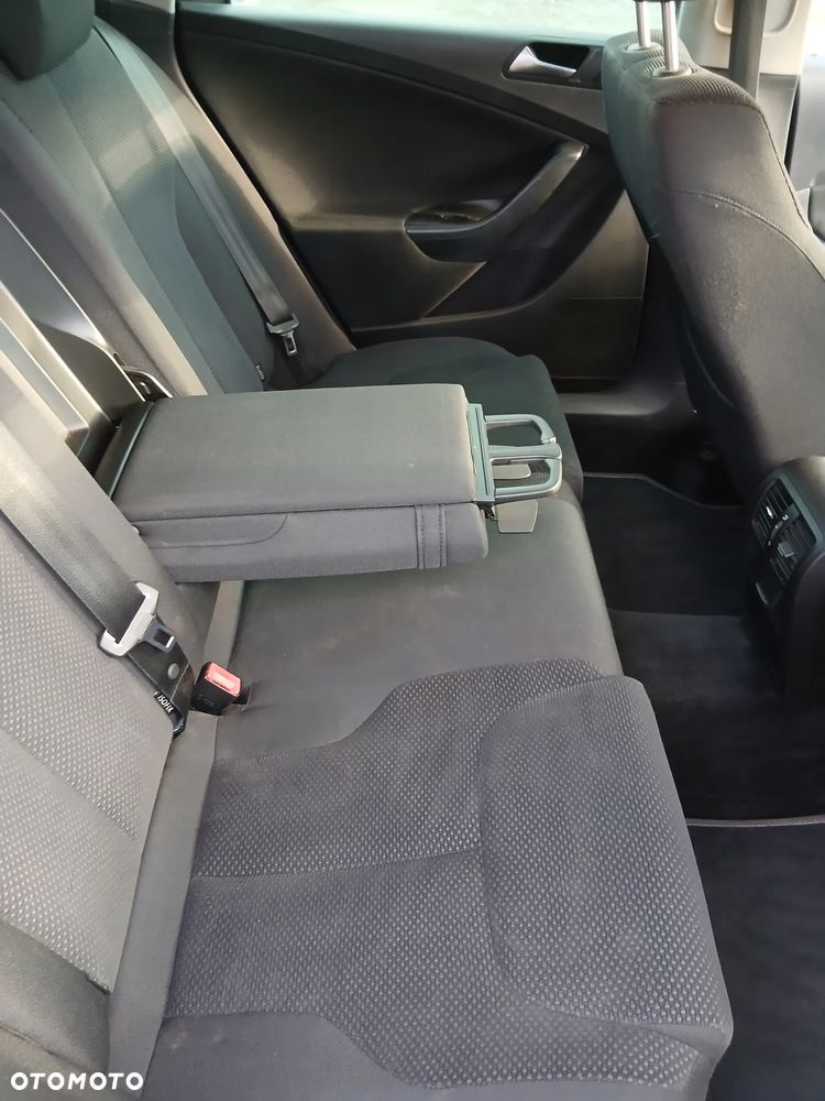 Volkswagen Passat 2.0 TDI DPF BlueMotion Technology Comfortline - 7