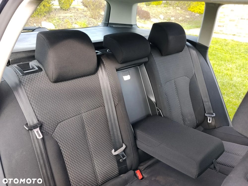 Volkswagen Passat 1.6 TDI Trendline - 24