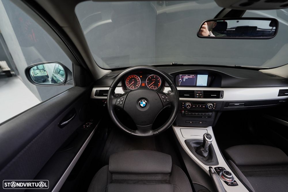 BMW 320 d Touring Navigation Sport - 2