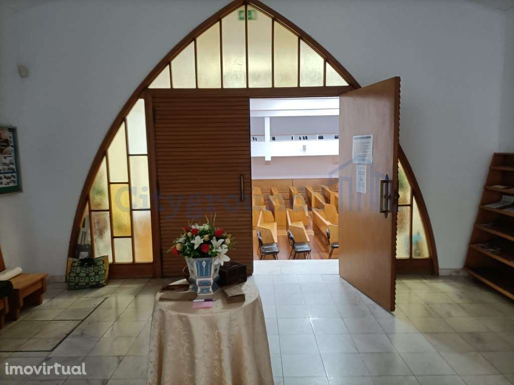 Espaço comercial amplo e versátil na Rua Filipe Folque - Grande imagem: 5/9