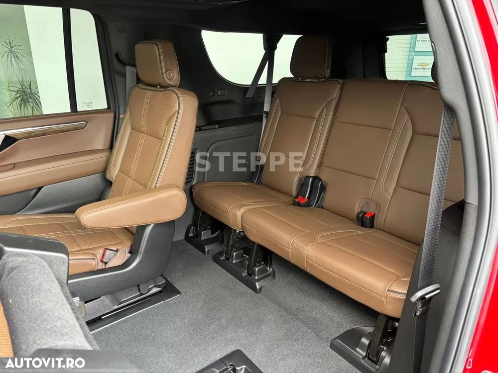 Chevrolet Suburban - 12