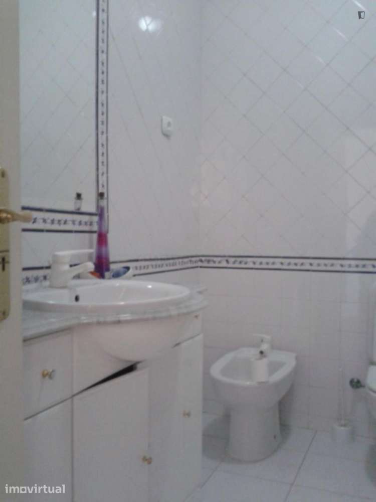 Quarto - localizado em Alto de São João Coimbra - Grande imagem: 4/12