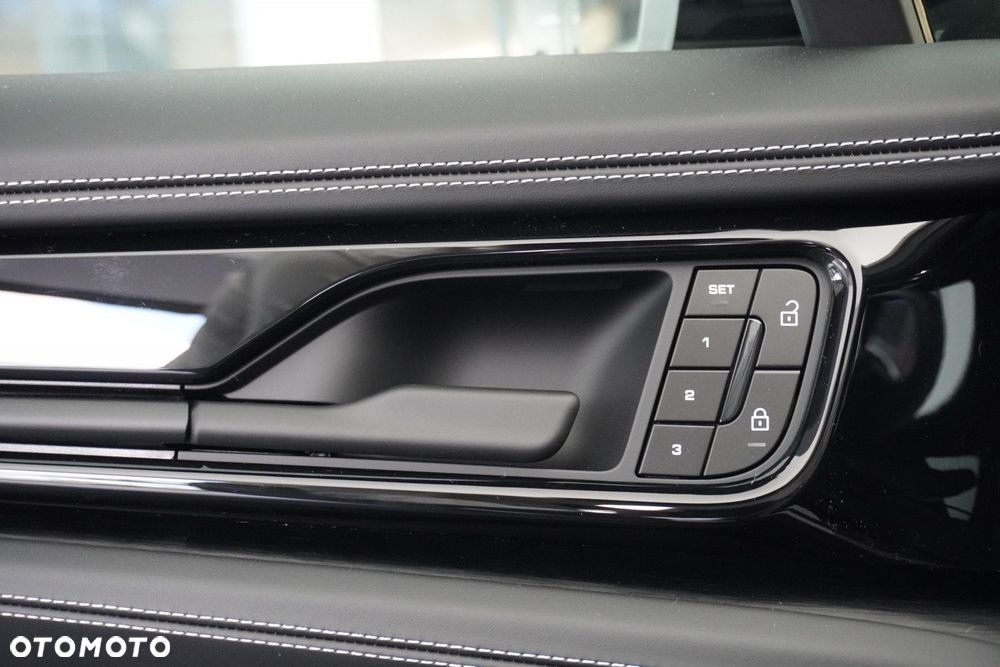 Porsche Panamera 4 - 8