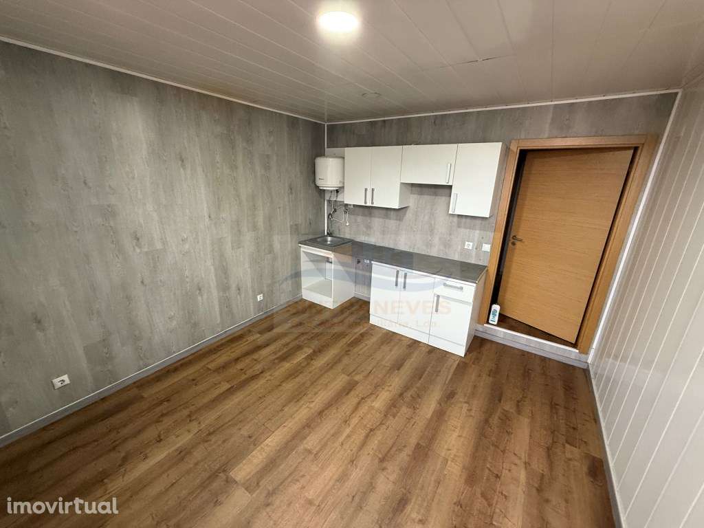 Arrendamento T1 - 60 m² - Avenida Almirante Gago Coutinho | Confort... - Grande imagem: 2/5