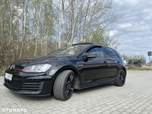 Volkswagen Golf - 2