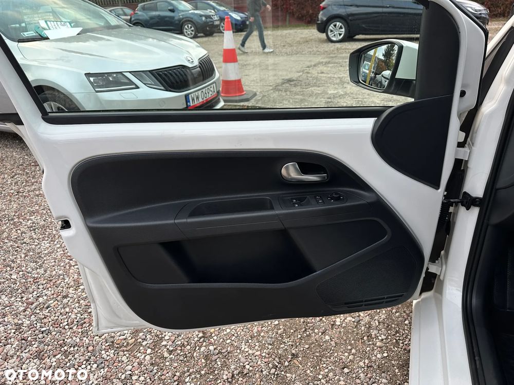 Volkswagen up! - 12