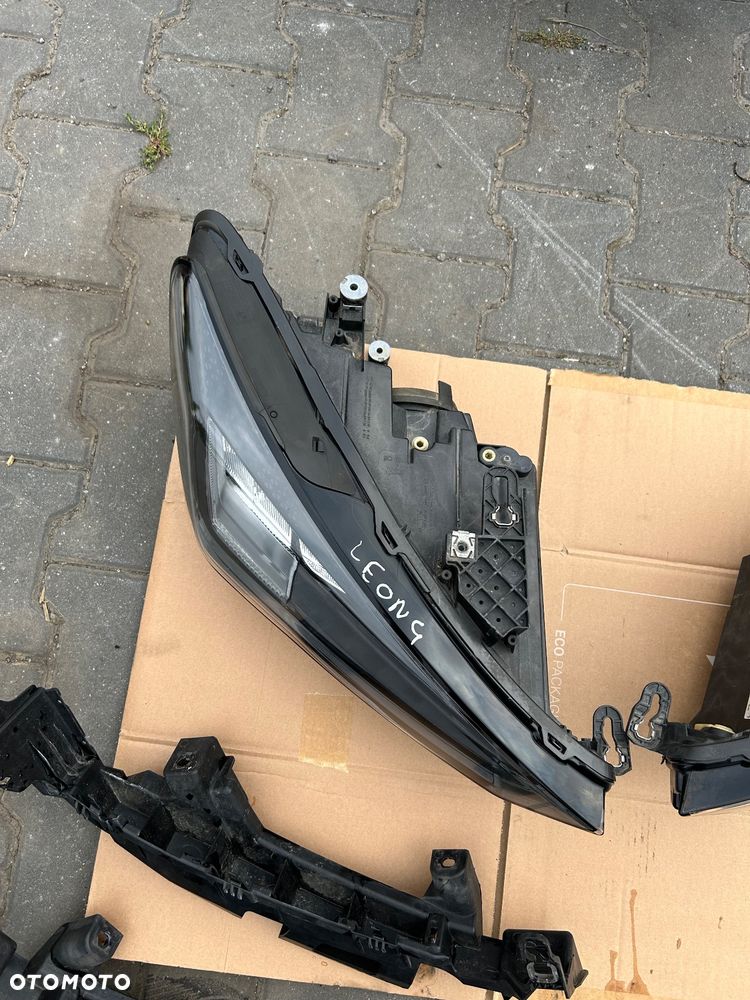 Seat Leon IV lampa prawy przód full led 5FB941005D 5FB941006D - 2