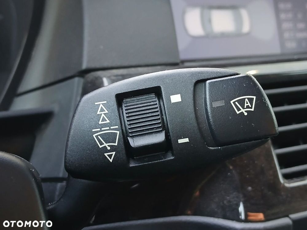 BMW Seria 5 540i - 28