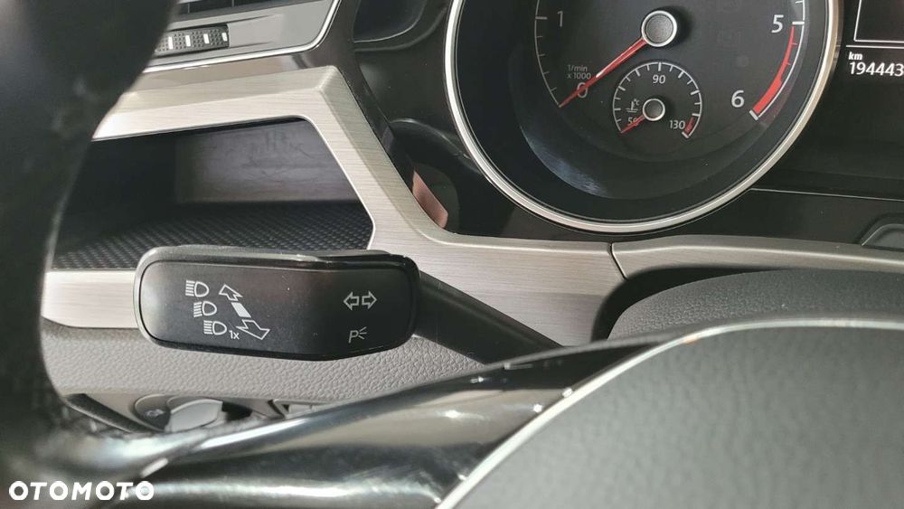 Volkswagen Touran - 16