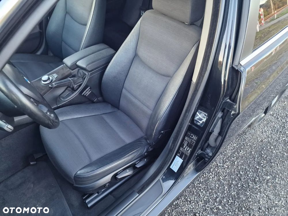 BMW Seria 3 330xi Touring - 7