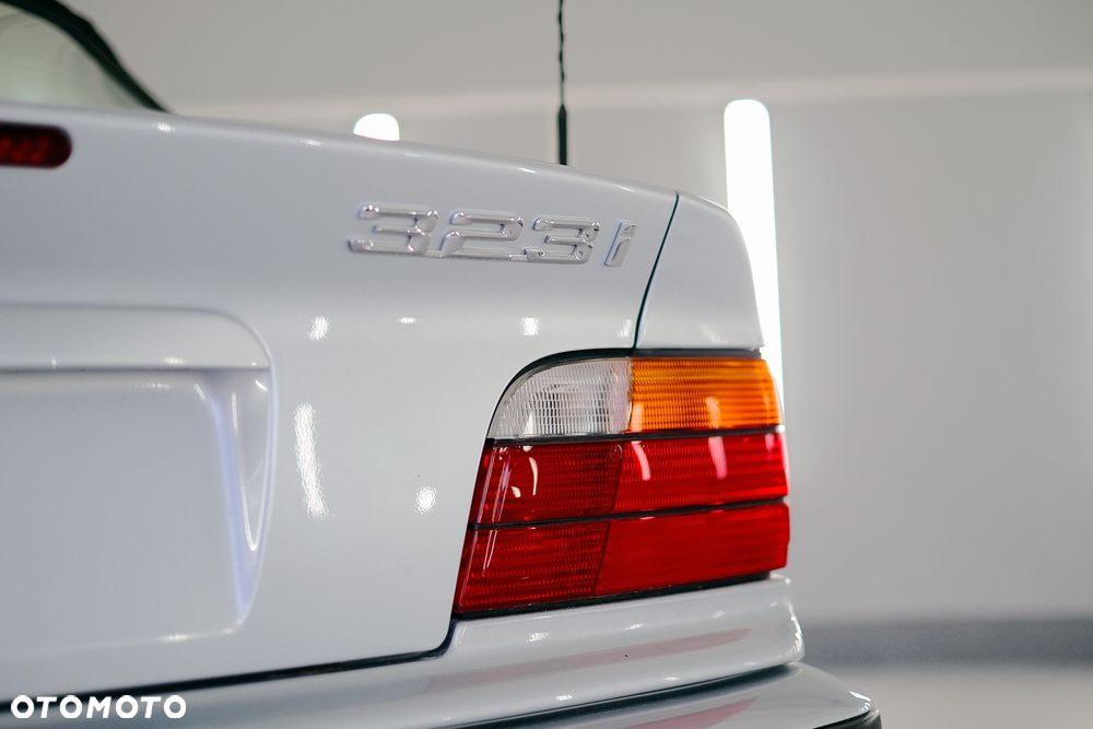 BMW Seria 3 323i - 17