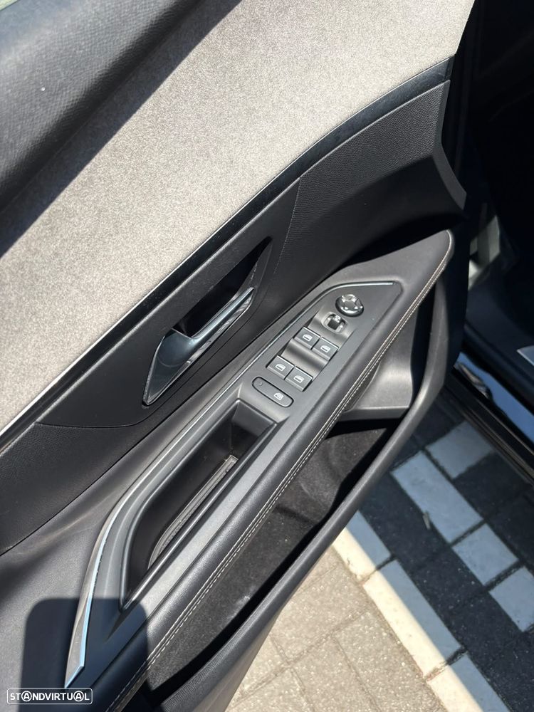 Peugeot 3008 1.6 Hybrid GT Pack e-EAT8 - 26