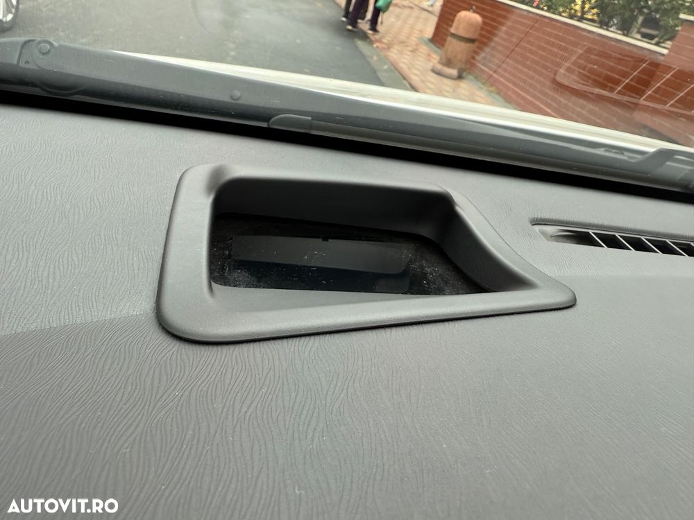 Toyota Prius Sol Plus - 15