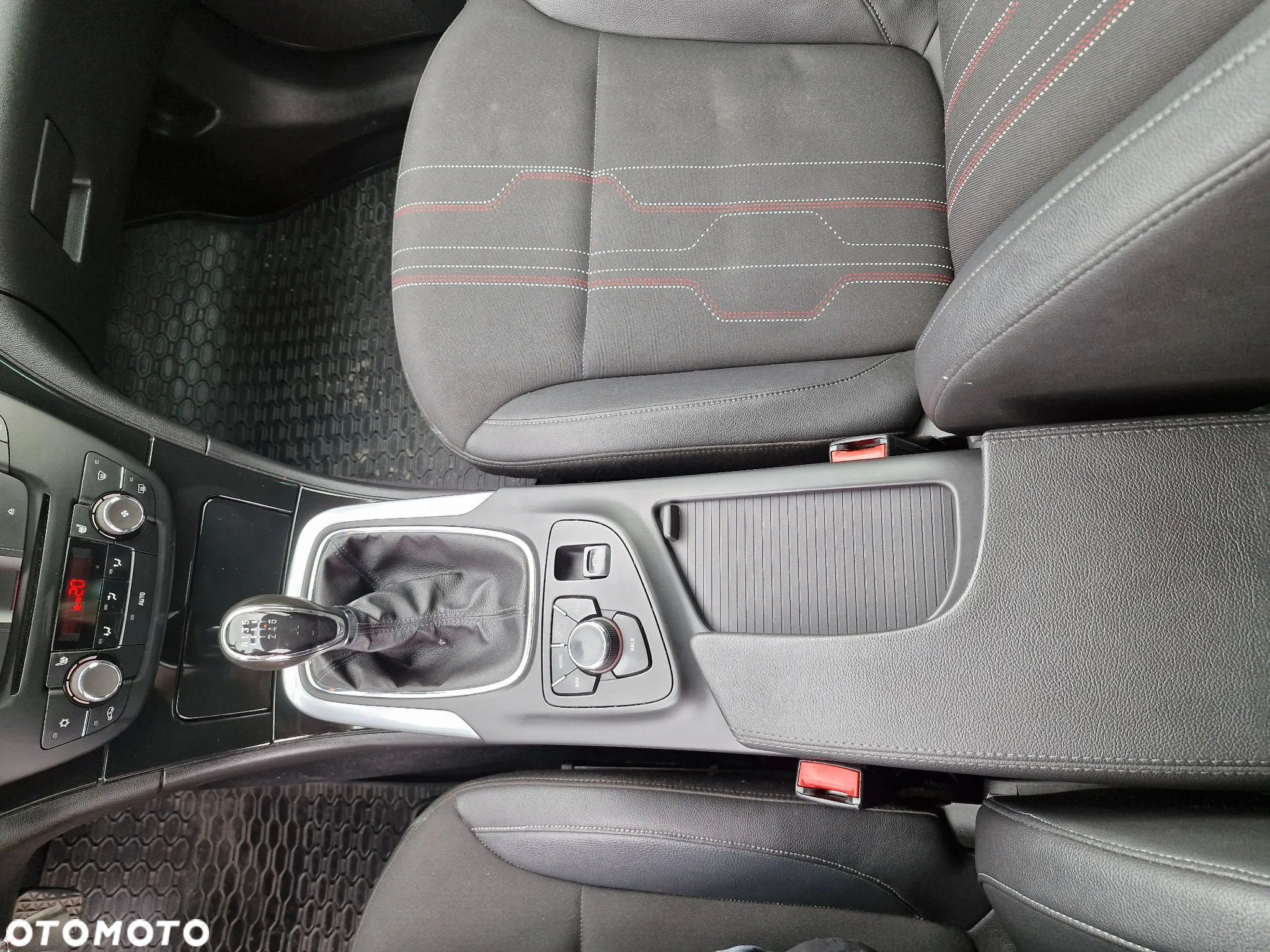 Opel Insignia 2.0 CDTI - 24