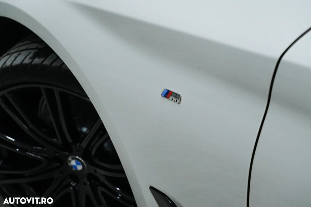 BMW Seria 5 520i Aut. M Sport Edition - 33