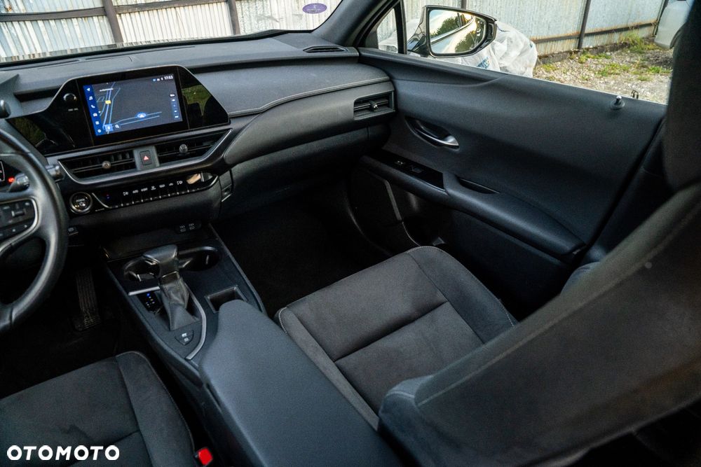 Lexus UX 250h Business Edition - 19