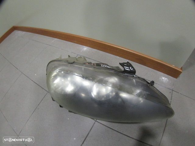 Farol Far1695 ALFA ROMEO 147 FASE 2 2005 1.6I TWINSPARK 120CV 5P CINZA DRT H7 + H1 VALEO Apoios Danificados - 1