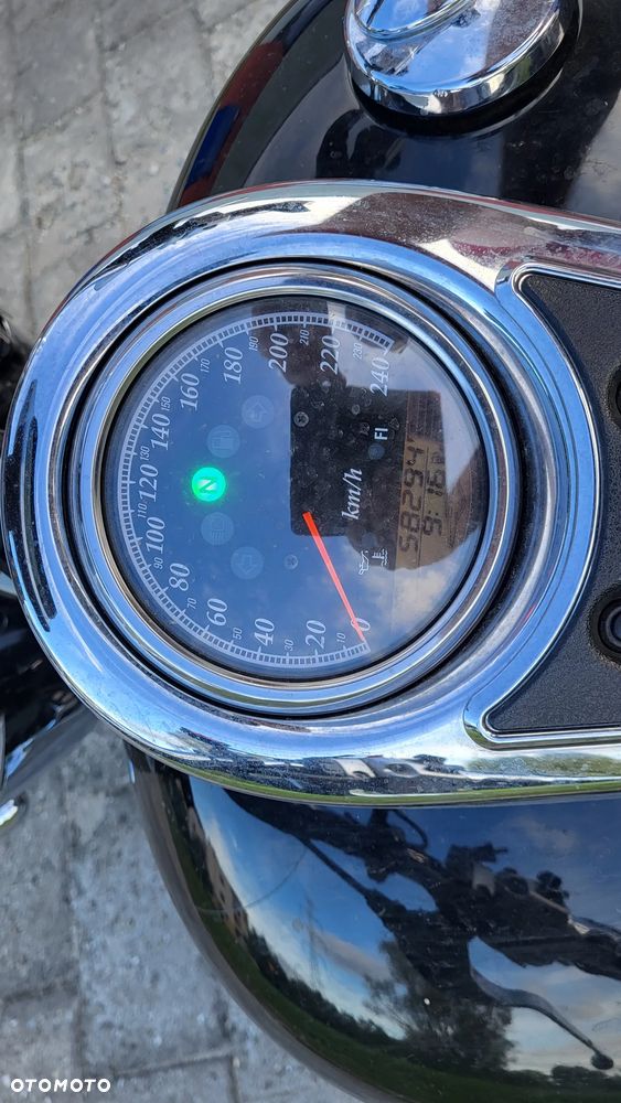 Suzuki Intruder - 7
