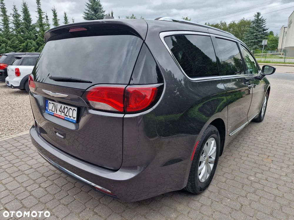 Chrysler Pacifica - 9