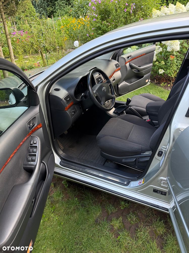 Toyota Avensis 1.8 VVT-i Sol - 11