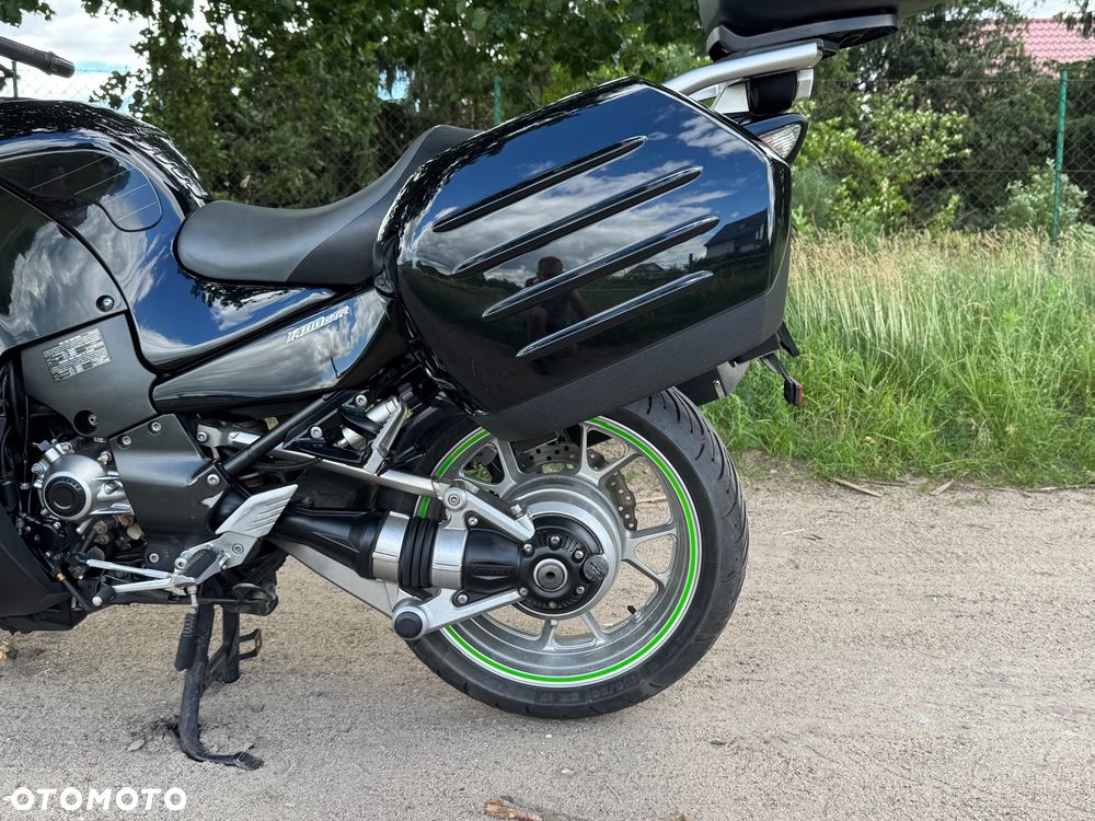 Kawasaki GTR - 14