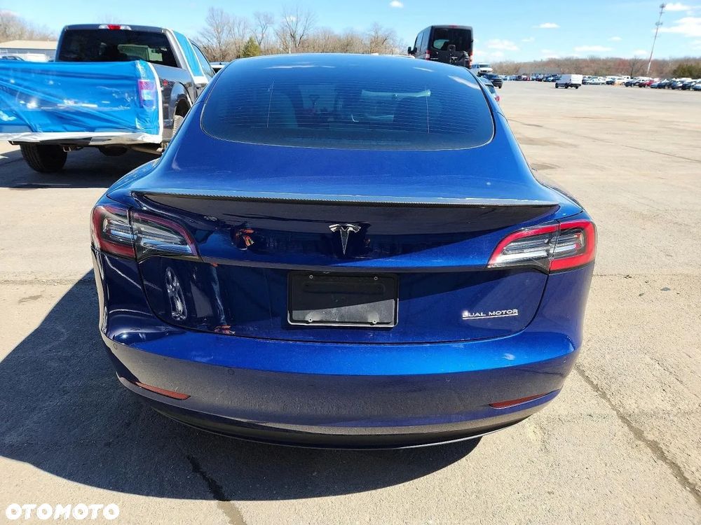 Tesla Model 3 - 5
