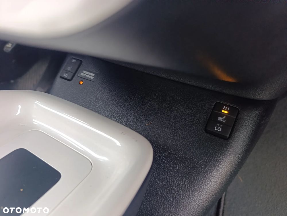 Toyota Prius Hybrid Executive - 24