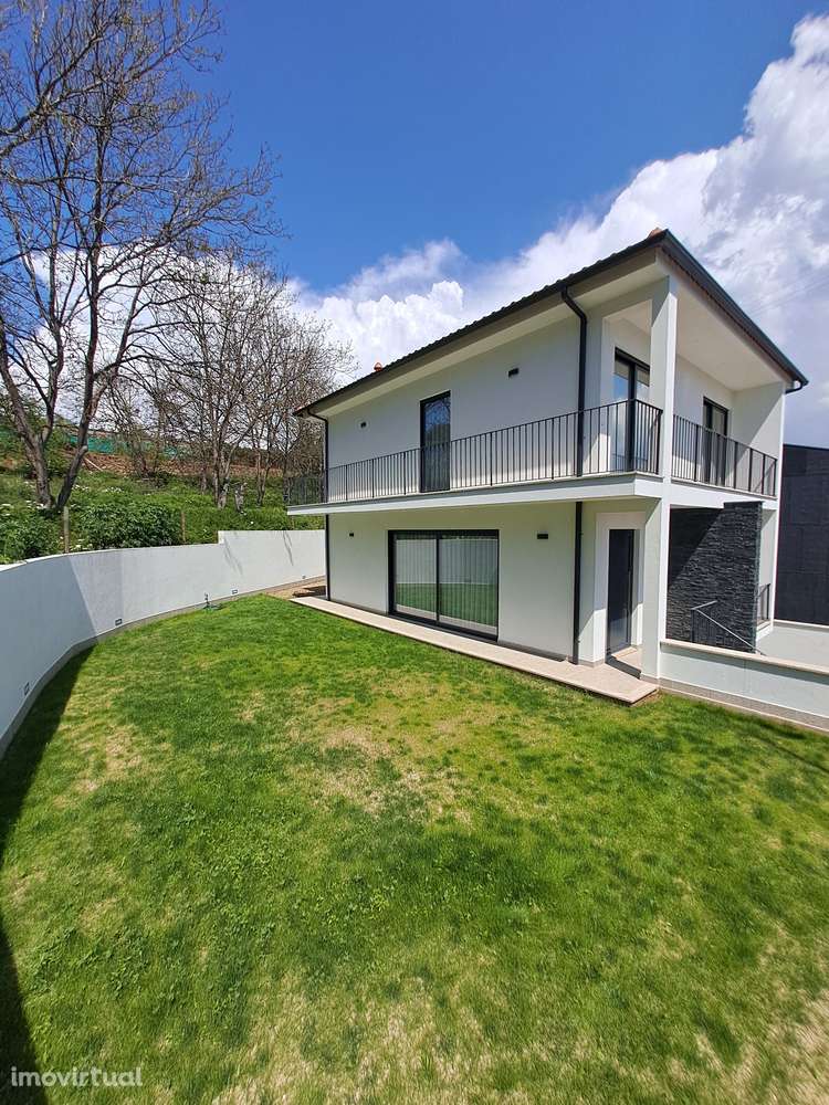 Moradia de Gaveto Exclusiva em Gualtar | Classe A | Apenas 1 Ano - Grande imagem: 2/21