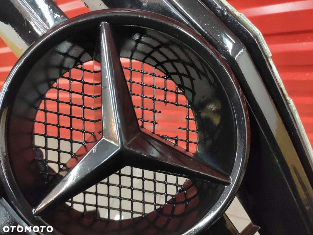 MERCEDES C-KLASA W204 LIFT GRILL ATRAPA KRATKA AMG CZARNA ORYGINAŁ - 11