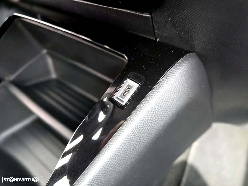 Peugeot 2008 1.2 PureTech Style - 24